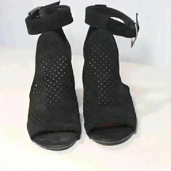 Universal Thread Black Shoe - Picture 2 of 5